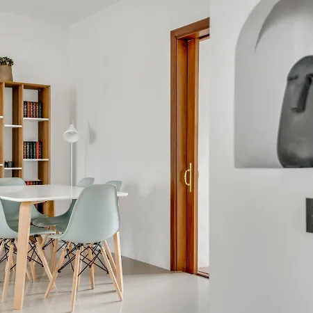 Sanders Sol 2 - Modern Two-bedroom In The Heart Of Puerto Banus Nightlife